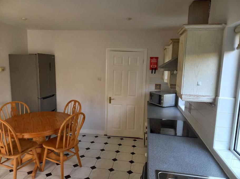 Large 4Bed Available Long-Term In Letterkenny 빌라 외부 사진