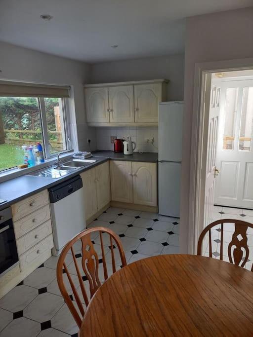 Large 4Bed Available Long-Term In Letterkenny 빌라 외부 사진